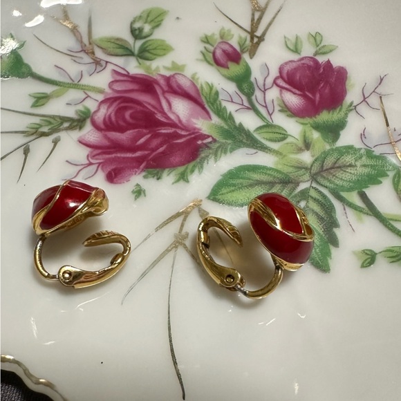 Vintage red/gold clip on knot earrings - Picture 3 of 5